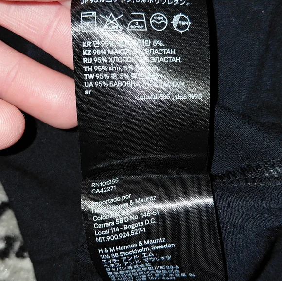 H&M Divided Black Long Sleeve T-Shirt - Size S - Essential Basic - Picture 12 of 14